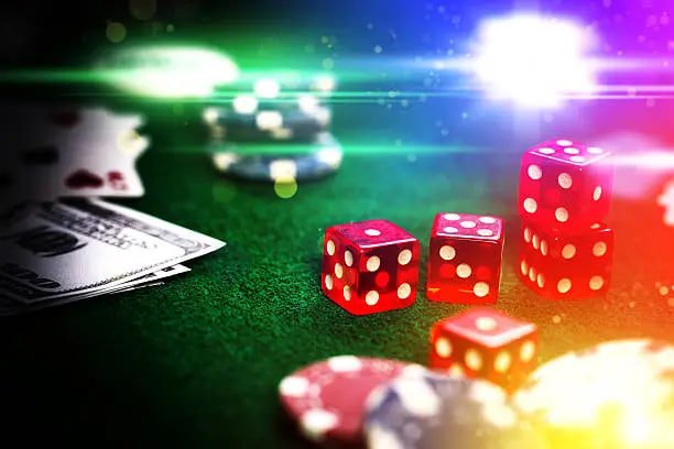 Antarmuka aplikasi mobile polybuzz menampilkan pasar taruhan Liga 1 dan kasino langsung